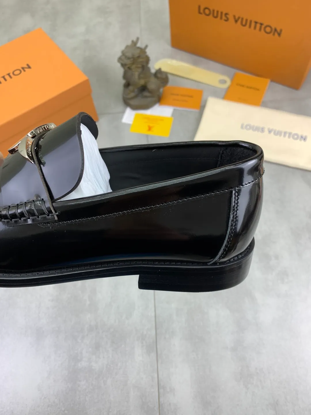 Men's men's shoes 💰P542 New style 💶[LOUIS VUITTON] Water-dyed Niuli Original order New style 🍀LV Louis Vuitton *——Top version of LV classic leather shoes! Made of imported original calfskin, original leather side strips and wear-resistant high-end rubber outsole! High quality products! Color: 3️⃣optional Size: 38-44 (45 customized)